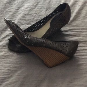 Wedge peep toe